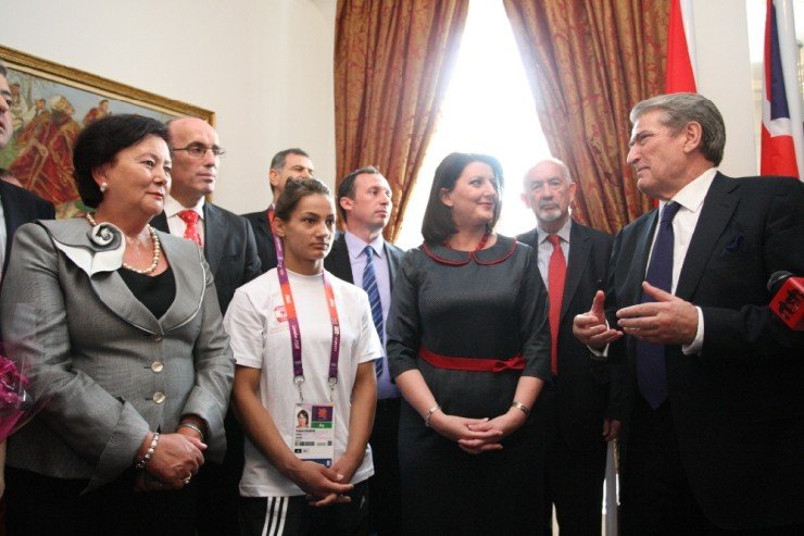 POLITIKA FITON MEDALJEN E KASHTËS