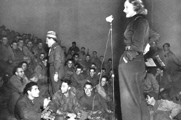 TINGUJ QË PUSHTUAN FRONTET