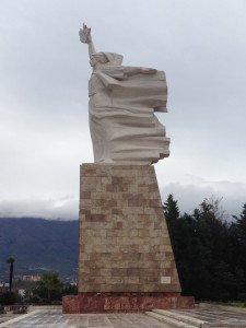Kristaq Rama, Shaban Hadëri, dhe Muntaz Dhrami; Nëna Shqipëri; 1971-72; Tirana; beton.