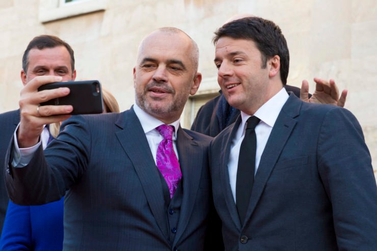 SHPJEGIM POSTSOCIALIST APO POSTKOLONIAL?