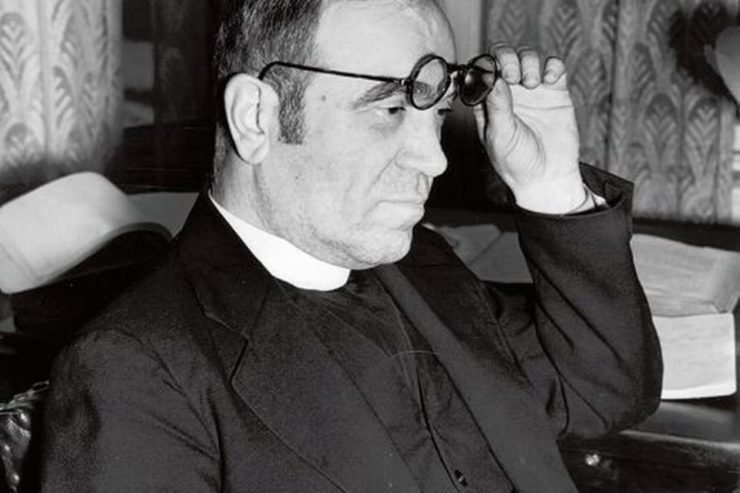 MANDELA NË NDIHMË TË NOLIT