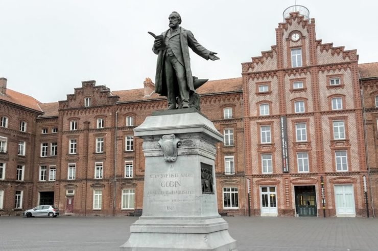 NË ZEMËR TË UTOPISË