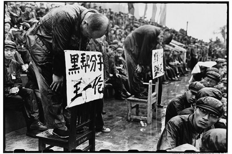 NJË VOTË NJË PLUMB: FESTA E GJYQIT POPULLOR (II)