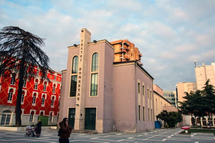 T PËR TEATRIN DHE TRAUMËN