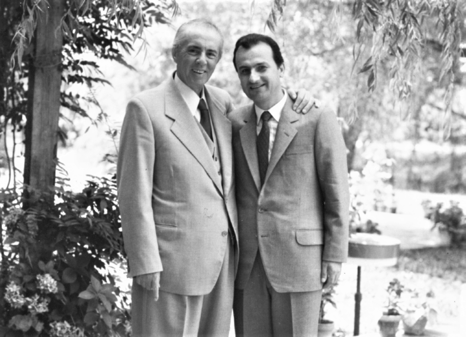 RRETH NJË LIBRI TË ÇUDITSHËM