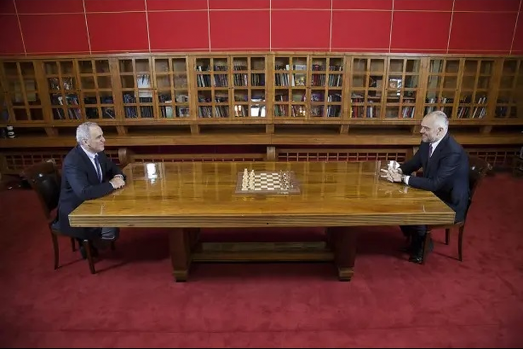 RRETH DISTANCIMIT NË SHAH