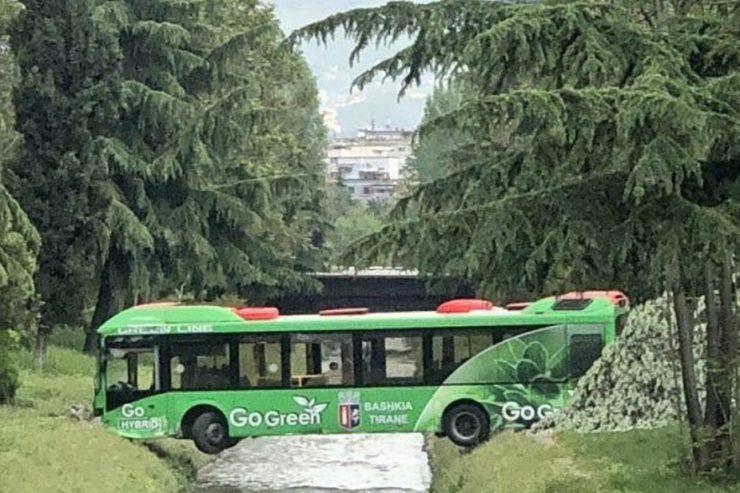 AUTOBUSI PËR TRANZICION