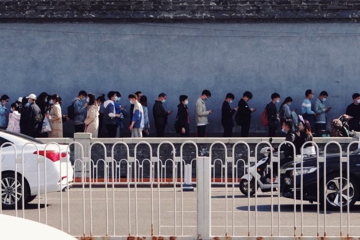 KA RADHË DHE RADHË