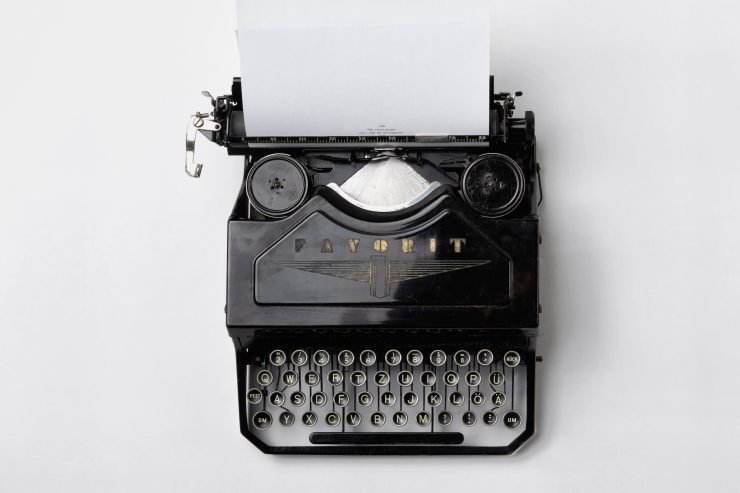 POEZIA SI UNIVERS PARALEL