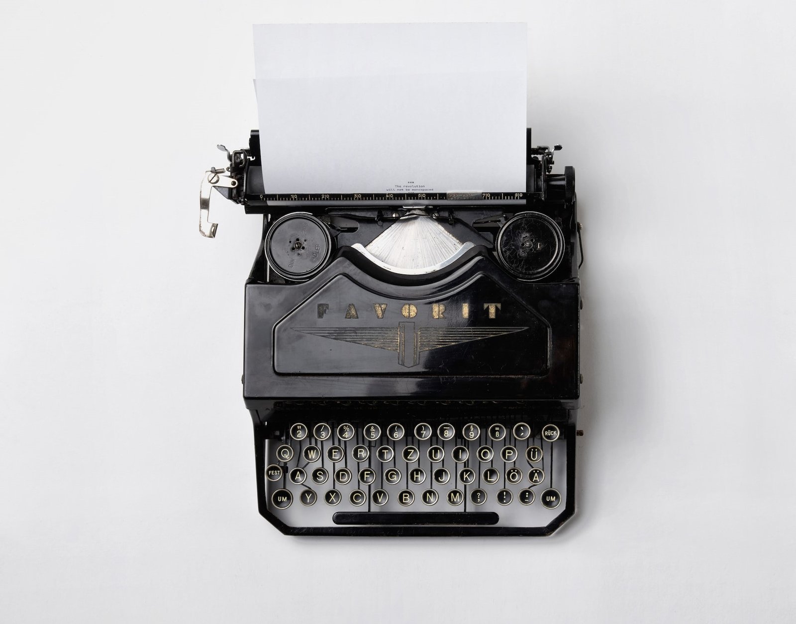 POEZIA SI UNIVERS PARALEL