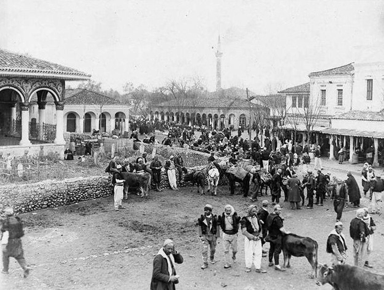 TIRANASIT QË NUK I TREMBESHIN VDEKJES (HETEROTOPITË E QYTETIT)