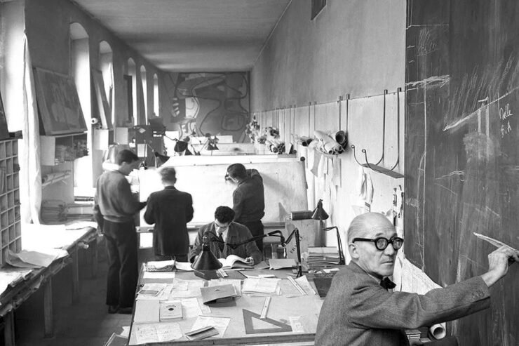 AUTORITETI DHE ARKITEKTURA