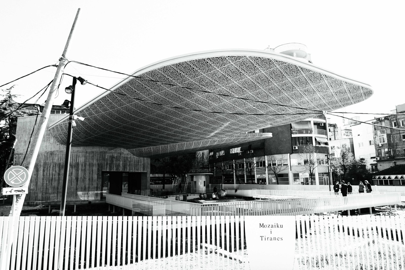 MBROJTJE APO MBIVENDOSJE?