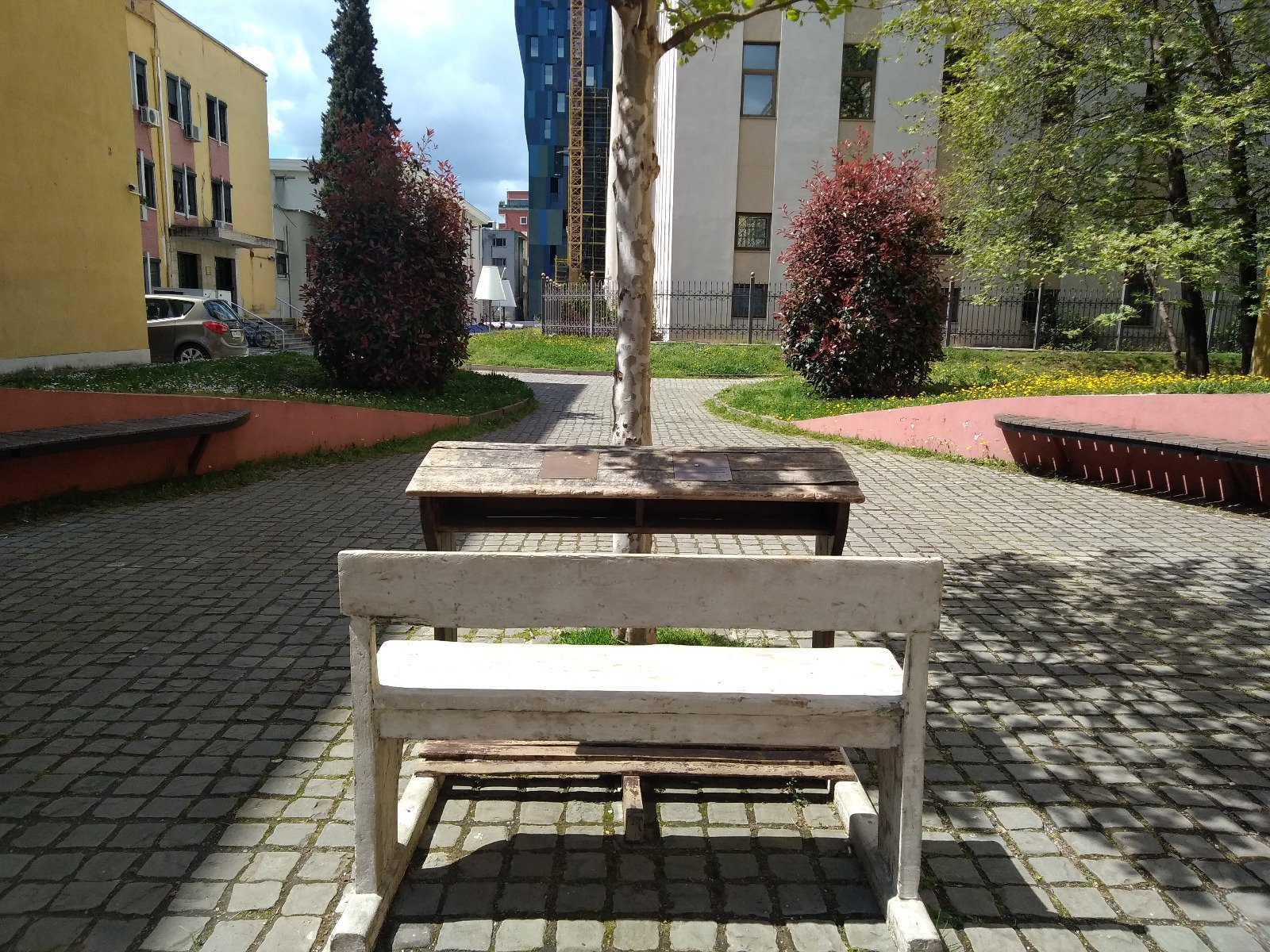 INTRANSIGJENTË DHE INDIFERENTË