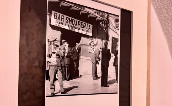 ARBËRISHTJA, TURISTËT E SHQIPES DHE UJI ME MIZA