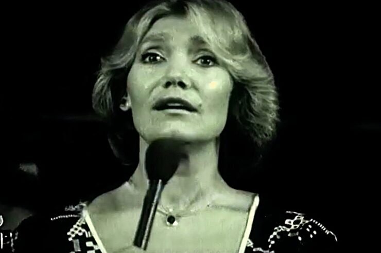 DALLËNDYSHJA NË GUSHT